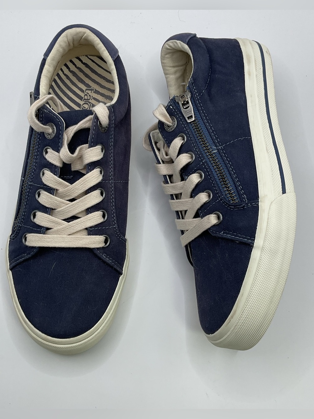 Taos Footwear Navy Canvas Low-Top Sneakers with Cream Laces